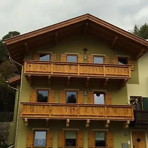 Clara Apartment